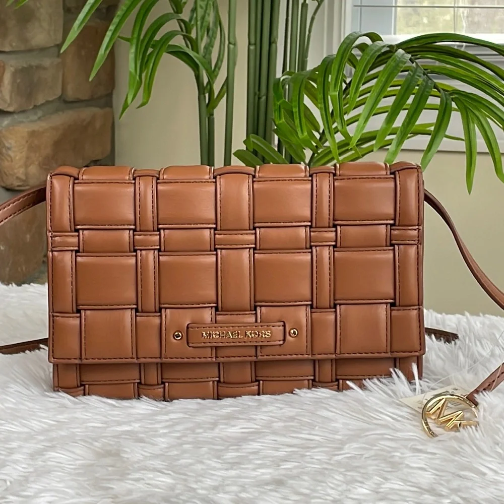 MICHAEL KORS ~ Ivy Large Clutch Crossbody Luggage ~ Vegan Faux Leather ~ NWT! - Picture 1 of 12